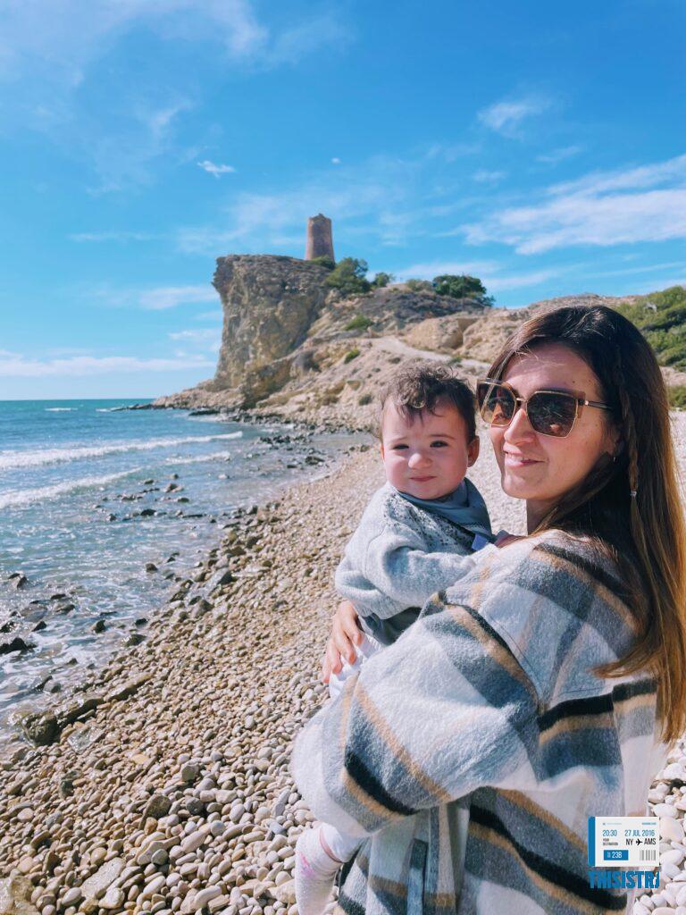 Torre y Cala del Charco, detalle de mamá ANgela y Kiara en primavera