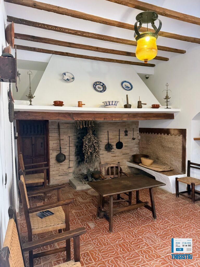 Detalle de la cocina de la Barbera de los Aragonés, casa museo de la Vilajoyosa