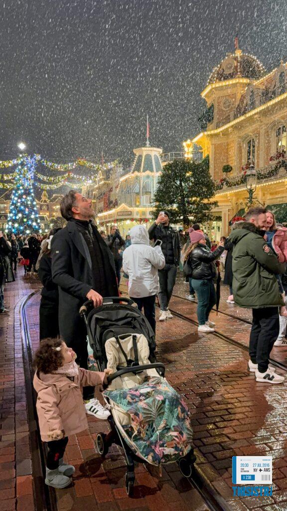 it's snowing in Disneyland Paris, detalle nieve en Main Street