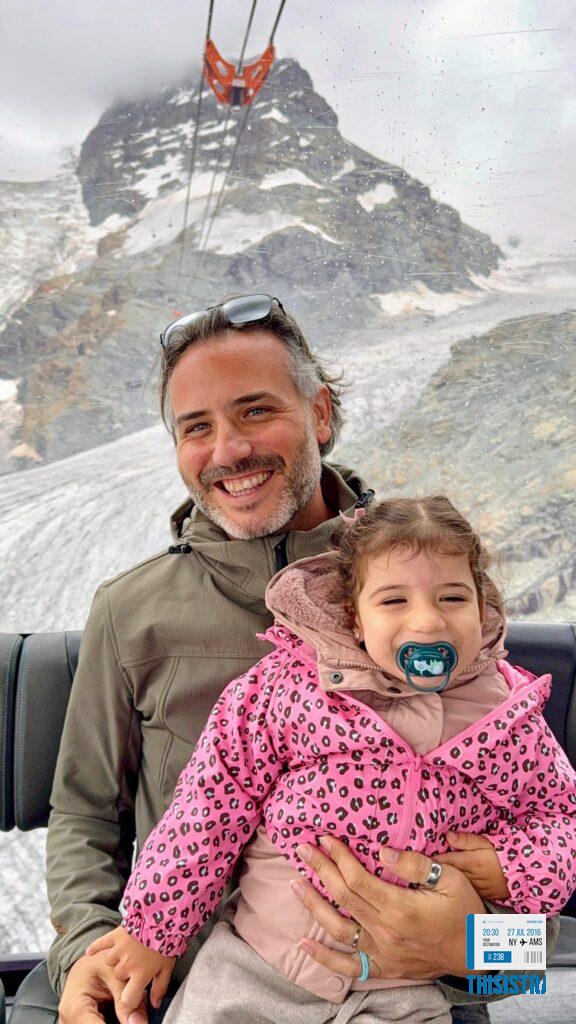 detalle de Kike y Kiara de camino a Materhorn, Zermat