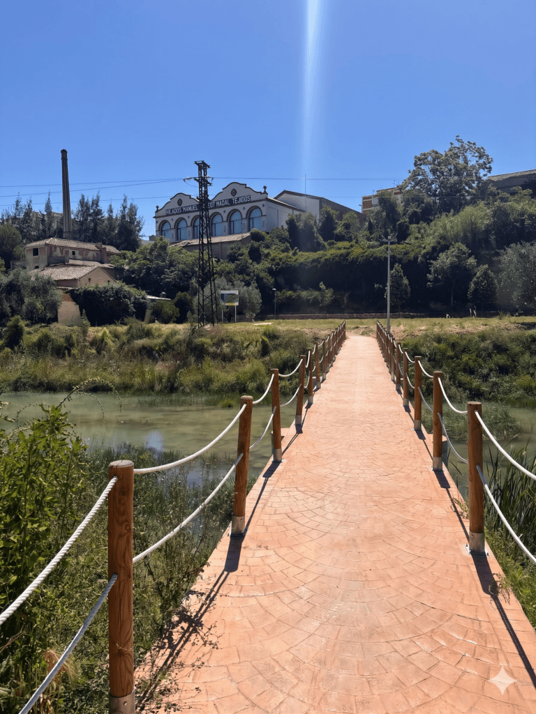 detalle del puente del Parque las mamás belgas de Ontinyent